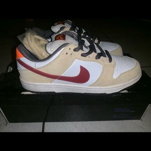 7.5 Nike sb crimson